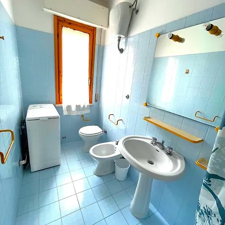 Giuly - Con Terrazzo In Centro A *