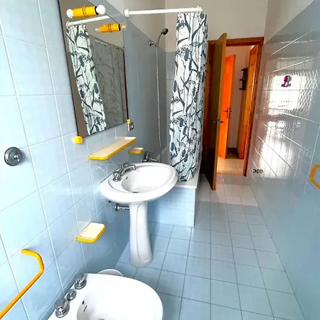 Giuly - Con Terrazzo In Centro A * Sirolo