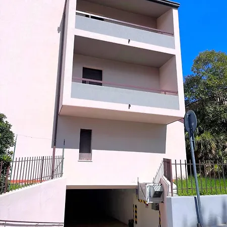 Giuly - Con Terrazzo In Centro A *